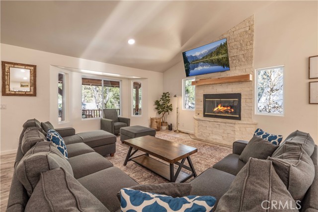 Detail Gallery Image 10 of 55 For 615 Thrush Dr, Big Bear Lake,  CA 92315 - 4 Beds | 3/1 Baths