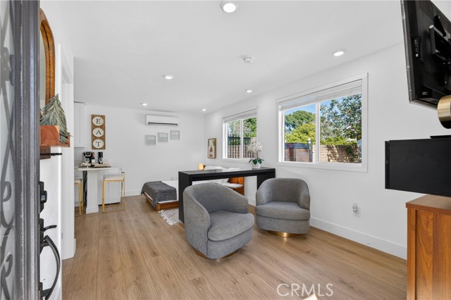 Detail Gallery Image 3 of 19 For 18221 Kinzie St, Northridge,  CA 91325 - 0 Beds | 1 Baths