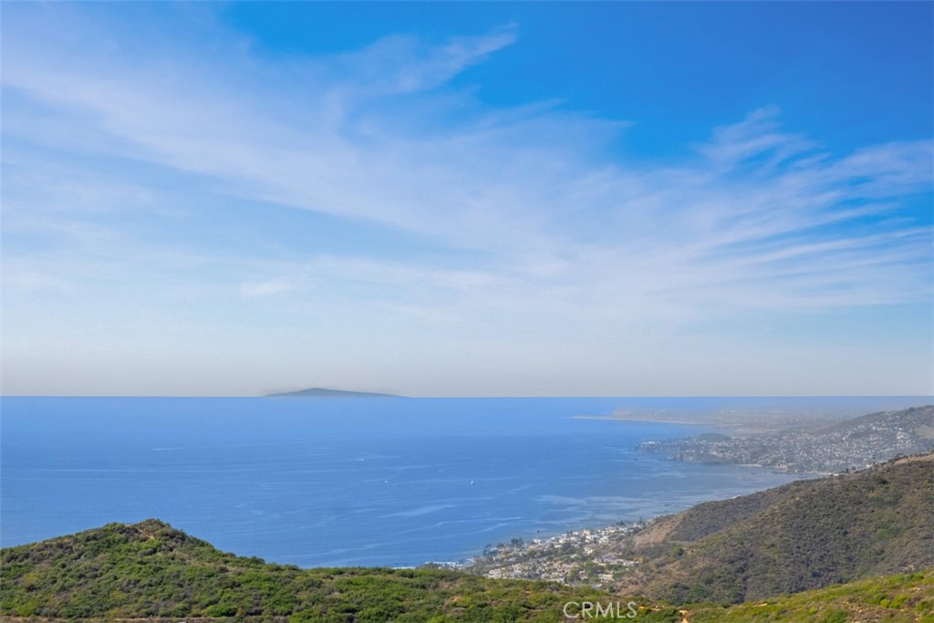 https://media.crmls.org/medias/49f0b3ee-e8a9-487e-8709-37661a559ecf.jpg?preset=X-Large