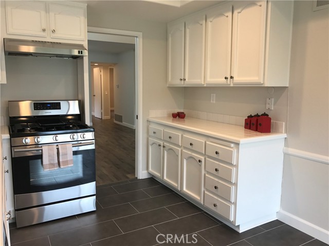 Detail Gallery Image 19 of 52 For 951 S Park Rim Cir, Anaheim Hills,  CA 92807 - 3 Beds | 2 Baths
