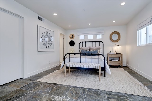 301 2nd Street, Manhattan Beach, California 90266, 3 Bedrooms Bedrooms, ,3 BathroomsBathrooms,Residential,Sold,2nd,SB22006124