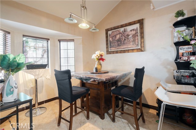 Detail Gallery Image 4 of 16 For 15024 Nordhoff #5,  North Hills,  CA 91343 - 3 Beds | 3 Baths