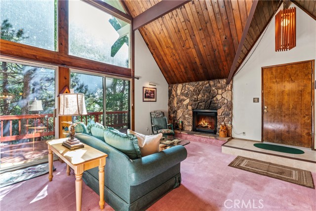 Detail Gallery Image 1 of 26 For 781 Nadelhorn Dr, Lake Arrowhead,  CA 92352 - 4 Beds | 2 Baths