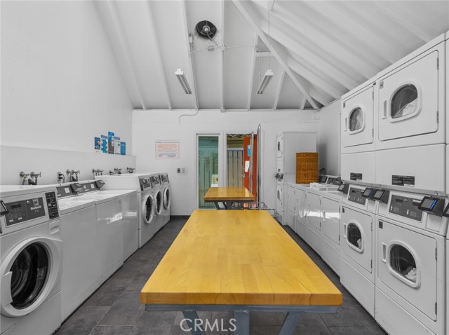 4919 Indian Wood Road, Culver City CA: https://media.crmls.org/medias/49f29afb-290d-4b9e-b5f0-02e428f1edc5.jpg