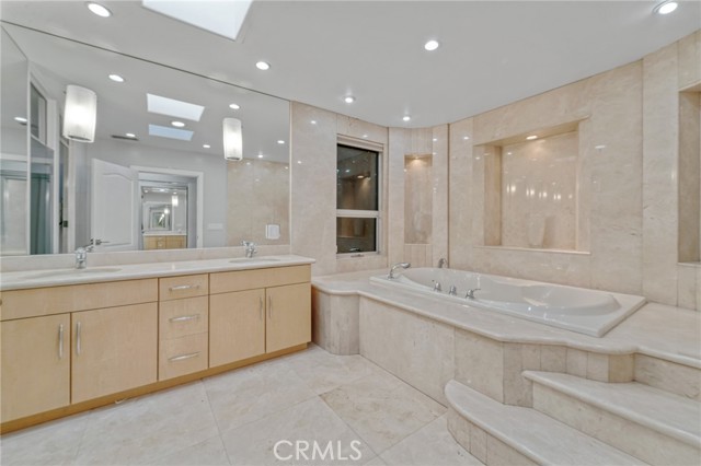 15737 Sutton Street, Encino CA: https://media.crmls.org/medias/49f2adef-2959-4292-a6c3-9c81c1179025.jpg