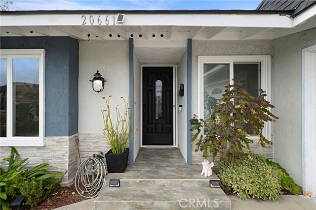 Detail Gallery Image 3 of 33 For 20661 Reef Ln, Huntington Beach,  CA 92646 - 4 Beds | 2 Baths