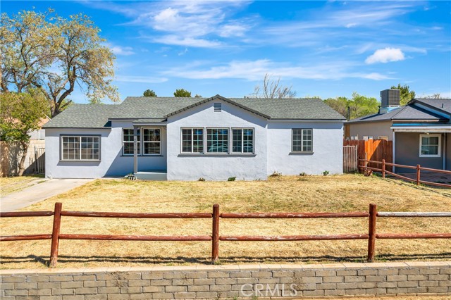 Detail Gallery Image 2 of 41 For 44516 Fern, Lancaster,  CA 93534 - 3 Beds | 2 Baths