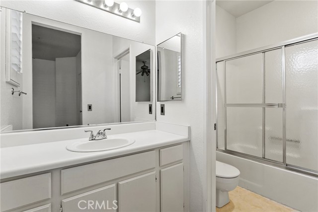 Detail Gallery Image 12 of 17 For 172 Gallery Way, Tustin,  CA 92782 - 2 Beds | 2/1 Baths