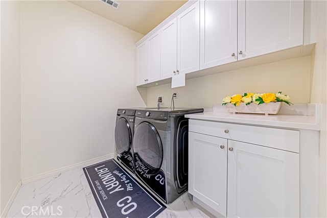 4040 S Bowery Place, Ontario CA: https://media.crmls.org/medias/49f4d2b4-657d-4451-81e7-009ad0f50ea8.jpg