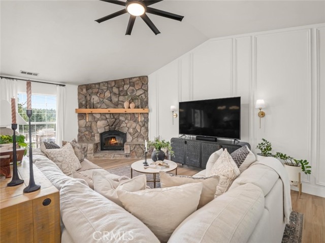 41797 River Knolls Way, Coarsegold CA: https://media.crmls.org/medias/49f4e61f-5f58-4ea0-930c-c02e56b4b980.jpg