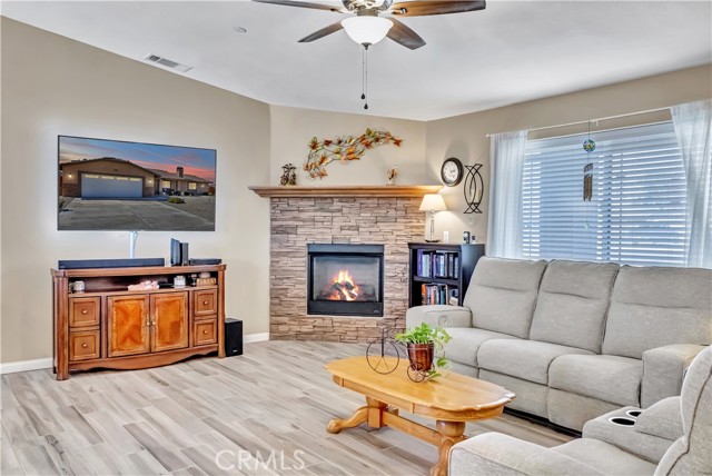 Detail Gallery Image 2 of 14 For 11988 Pecos, Apple Valley,  CA 92308 - 3 Beds | 2 Baths