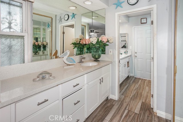 Detail Gallery Image 8 of 12 For 19128 Prairie St, Northridge,  CA 91324 - 4 Beds | 3 Baths