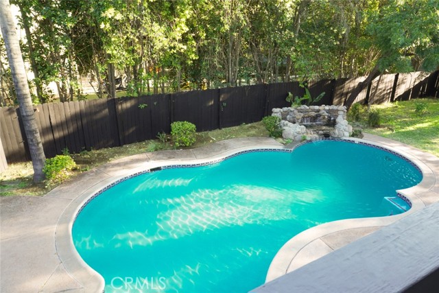 23242 Burbank Boulevard, Woodland Hills CA: https://media.crmls.org/medias/49f6ef8f-360c-4b02-9a6d-de7f15299459.jpg