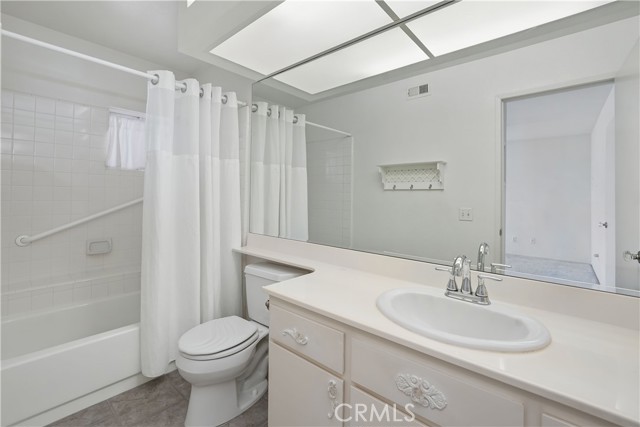 Detail Gallery Image 19 of 28 For 24009 Arroyo Park Dr #54,  Valencia,  CA 91355 - 2 Beds | 2/1 Baths