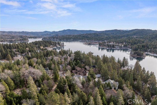 Detail Gallery Image 12 of 70 For 27601 Cedarwood Drive, Lake Arrowhead,  CA 92352 - 4 Beds | 3 Baths