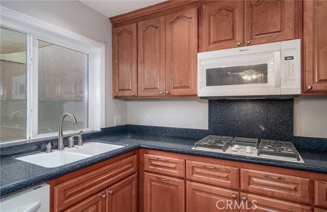 Detail Gallery Image 10 of 35 For 2061 W Redlands Bld 19d,  Redlands,  CA 92373 - 3 Beds | 2/1 Baths