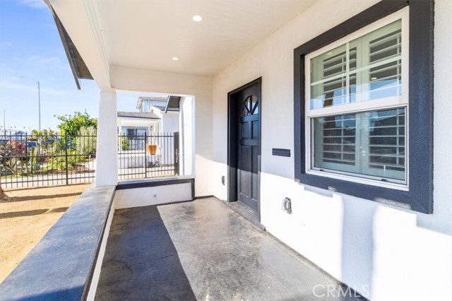 Detail Gallery Image 6 of 69 For 6616 Denver Ave, Los Angeles,  CA 90044 - 6 Beds | 5/1 Baths