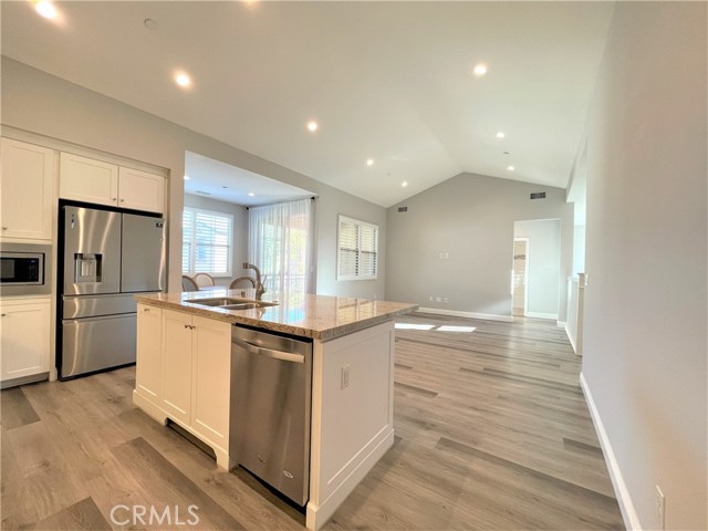 Detail Gallery Image 9 of 25 For 202 Bishop, Irvine,  CA 92620 - 2 Beds | 2 Baths