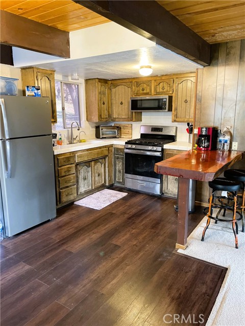 2401 Fir Drive, Running Springs CA: https://media.crmls.org/medias/49f8d5ab-77e3-42c0-9ff5-eef40124f9b7.jpg