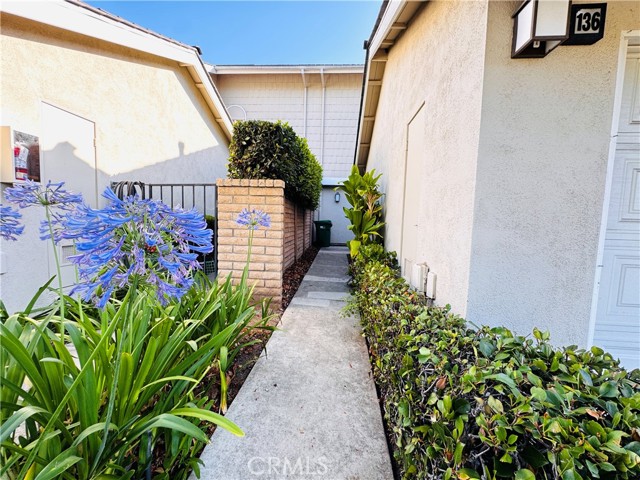 Detail Gallery Image 2 of 37 For 136 Briarwood #50,  Irvine,  CA 92604 - 3 Beds | 2/1 Baths