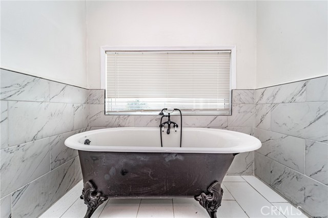 Detail Gallery Image 32 of 40 For 1807 Seigneur Ave, Los Angeles,  CA 90032 - 4 Beds | 2 Baths
