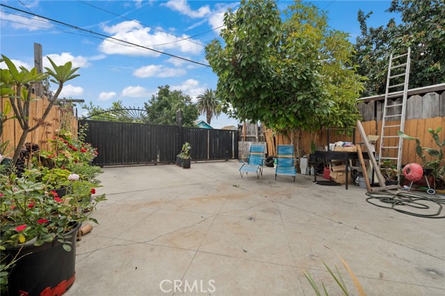 9514 Juniper Street, Los Angeles CA: https://media.crmls.org/medias/49fa03f2-c80f-4763-96a9-13341664286e.jpg