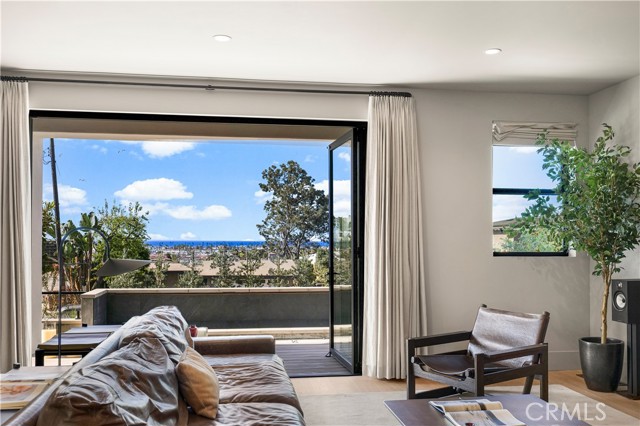 Detail Gallery Image 26 of 40 For 2212 Cliff Dr, Newport Beach,  CA 92663 - 5 Beds | 5/1 Baths