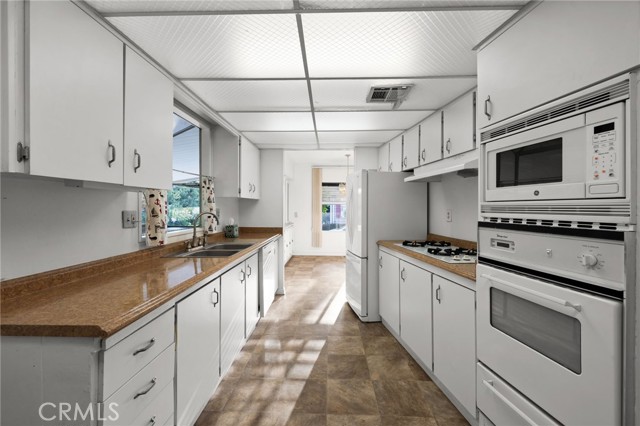 Detail Gallery Image 3 of 20 For 3850 Atlantic Ave #60,  Highland,  CA 92346 - 2 Beds | 2 Baths