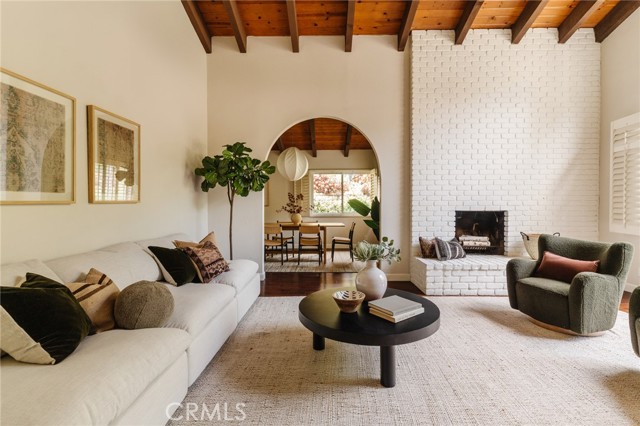 1541 Indiana Avenue, South Pasadena CA: https://media.crmls.org/medias/49fd6e2b-9b1c-455a-997e-fa57c494028a.jpg