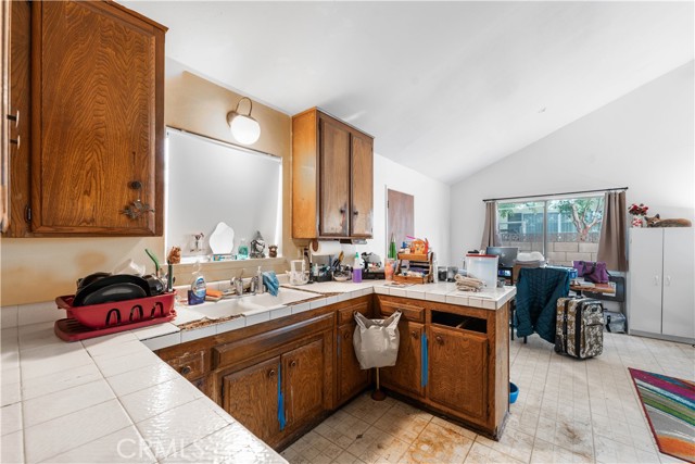22038 Alamogordo Road, Saugus CA: https://media.crmls.org/medias/49fd761a-95b1-4854-80f2-3e29a82b98b2.jpg