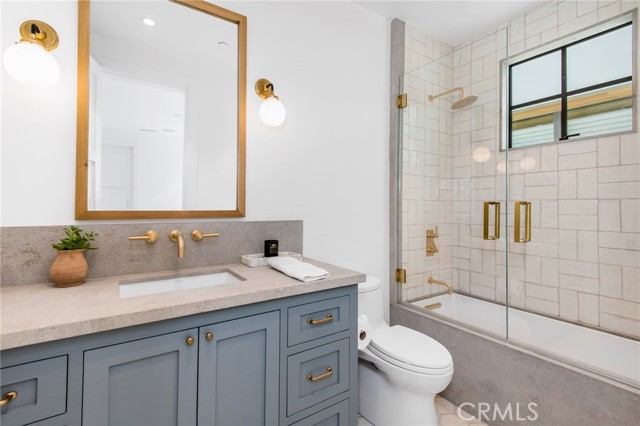 2209 Bayside Drive, Corona del Mar CA: https://media.crmls.org/medias/49fdb33e-e6f3-496d-8114-faf62c9428d2.jpg