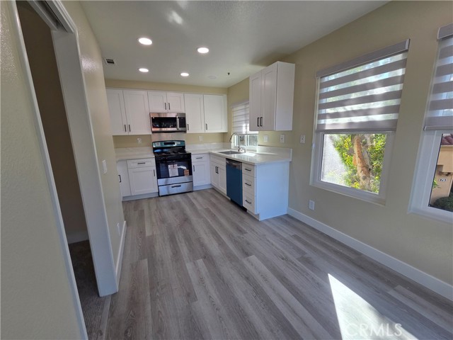 Detail Gallery Image 6 of 21 For 35 Ericson Aisle, Irvine,  CA 92620 - 3 Beds | 2 Baths