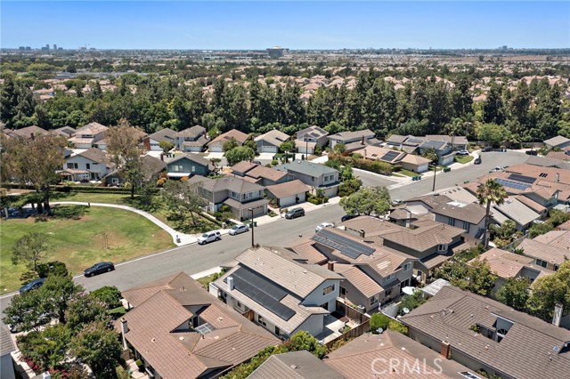 16 Bluejay, Irvine CA: https://media.crmls.org/medias/49fe5885-834e-4ff1-bea1-da999ed760d1.jpg