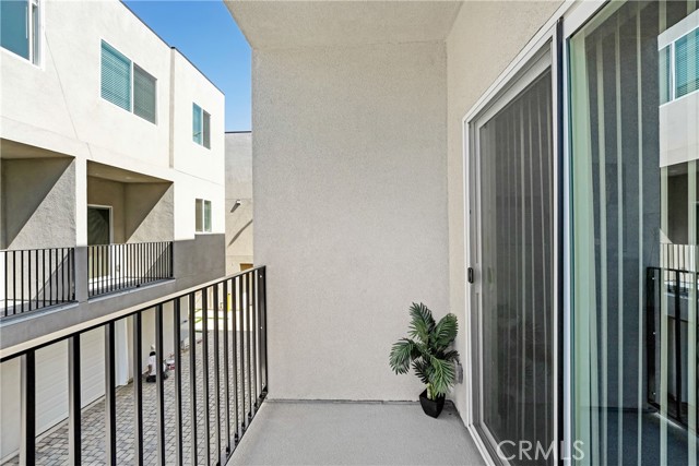 Detail Gallery Image 9 of 16 For 11950 Vanowen Ave, North Hollywood,  CA 91605 - 4 Beds | 3/1 Baths