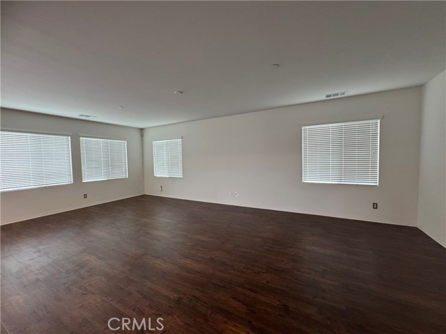 Detail Gallery Image 4 of 14 For 11016 Clear Lake Ln, Corona,  CA 91752 - 4 Beds | 3 Baths