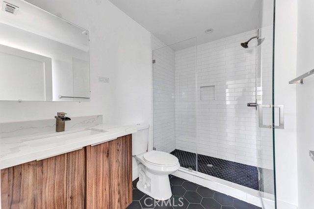 Detail Gallery Image 10 of 15 For 150 S Madison Ave #2,  Los Angeles,  CA 90004 - 3 Beds | 2 Baths