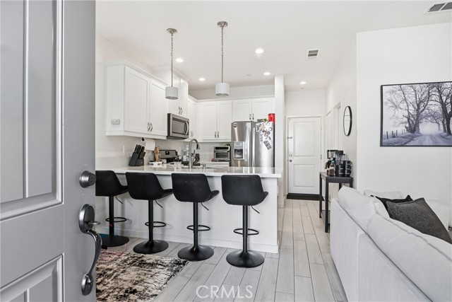 Detail Gallery Image 5 of 39 For 4156 Sitio Cielo, Oceanside,  CA 92057 - 3 Beds | 2/1 Baths