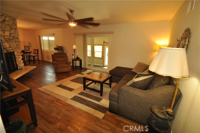 874 W 19th Street, Upland CA: https://media.crmls.org/medias/49ff9a89-fa57-4b04-927b-b2fc69887260.jpg