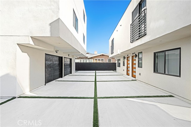 Detail Gallery Image 5 of 27 For 2002 Hillcrest Dr, Los Angeles,  CA 90016 - 4 Beds | 4 Baths