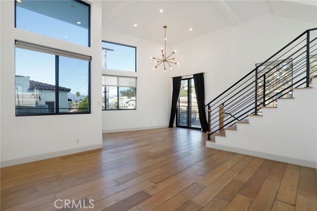 Detail Gallery Image 13 of 46 For 2400 Glendale Ct, Los Angeles,  CA 90039 - 3 Beds | 3 Baths