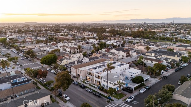 1315 Ocean Avenue, Seal Beach CA: https://media.crmls.org/medias/4a00f612-2ad7-4e7e-84e9-75309ad71e52.jpg