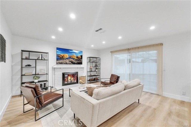 Detail Gallery Image 4 of 23 For 16129 Evans, Fountain Valley,  CA 92708 - 4 Beds | 3 Baths