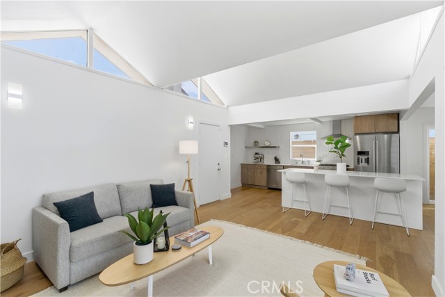 Detail Gallery Image 13 of 36 For 258 Walnut, Newport Beach,  CA 92663 - 3 Beds | 2 Baths