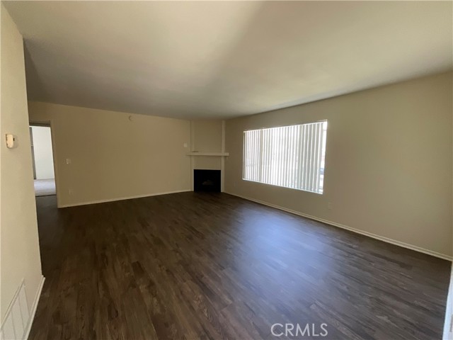 Detail Gallery Image 2 of 17 For 16841 Lynn Ln #B,  Huntington Beach,  CA 92649 - 2 Beds | 2 Baths