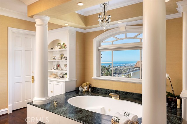 1 San Mateo Way, Corona del Mar CA: https://media.crmls.org/medias/4a038c2b-8a4a-4ca2-a177-e95f559d5efb.jpg