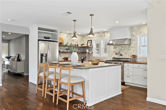 1069 Avenue D, Redondo Beach CA: https://media.crmls.org/medias/4a048346-e533-4b5e-a7eb-d02dd3ff0764.jpg