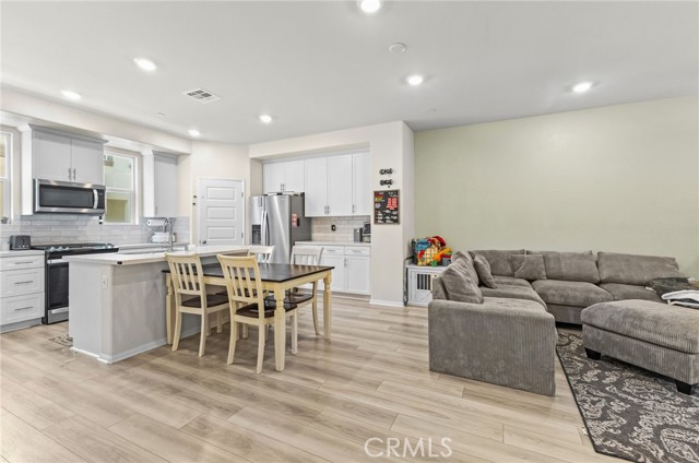 Detail Gallery Image 7 of 31 For 40739 Melrose Dr #248,  Temecula,  CA 92591 - 3 Beds | 3 Baths