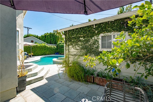 13964 Peach Grove Street, Sherman Oaks CA: https://media.crmls.org/medias/4a04ab42-2c5d-4971-936c-3ce2ee8c47d6.jpg