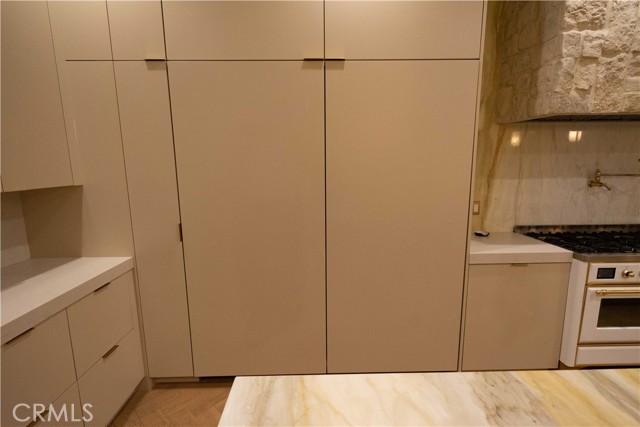 Detail Gallery Image 36 of 74 For 17437 Oak Creek Ct, Encino,  CA 91316 - 5 Beds | 5/1 Baths