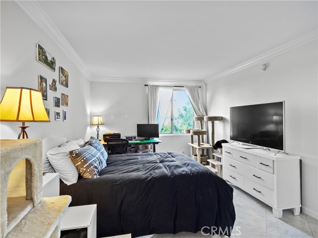 12720 Burbank Boulevard, Valley Village CA: https://media.crmls.org/medias/4a05ede4-10c3-4cb6-a797-abf253c21c35.jpg